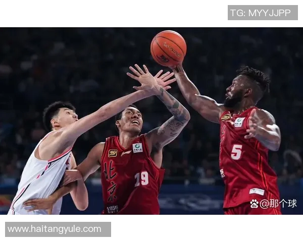 蒋光太关键时刻补位成功展现出色防守能力助力球队逆转局势