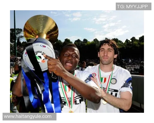 国米再次夺冠！蝉联意甲冠军，全队欢欣鼓舞凯旋而归