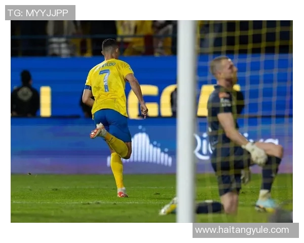 尤文图斯主场大胜，C罗梅开二度继续领跑射手榜，后防铁桶般稳固保住零封